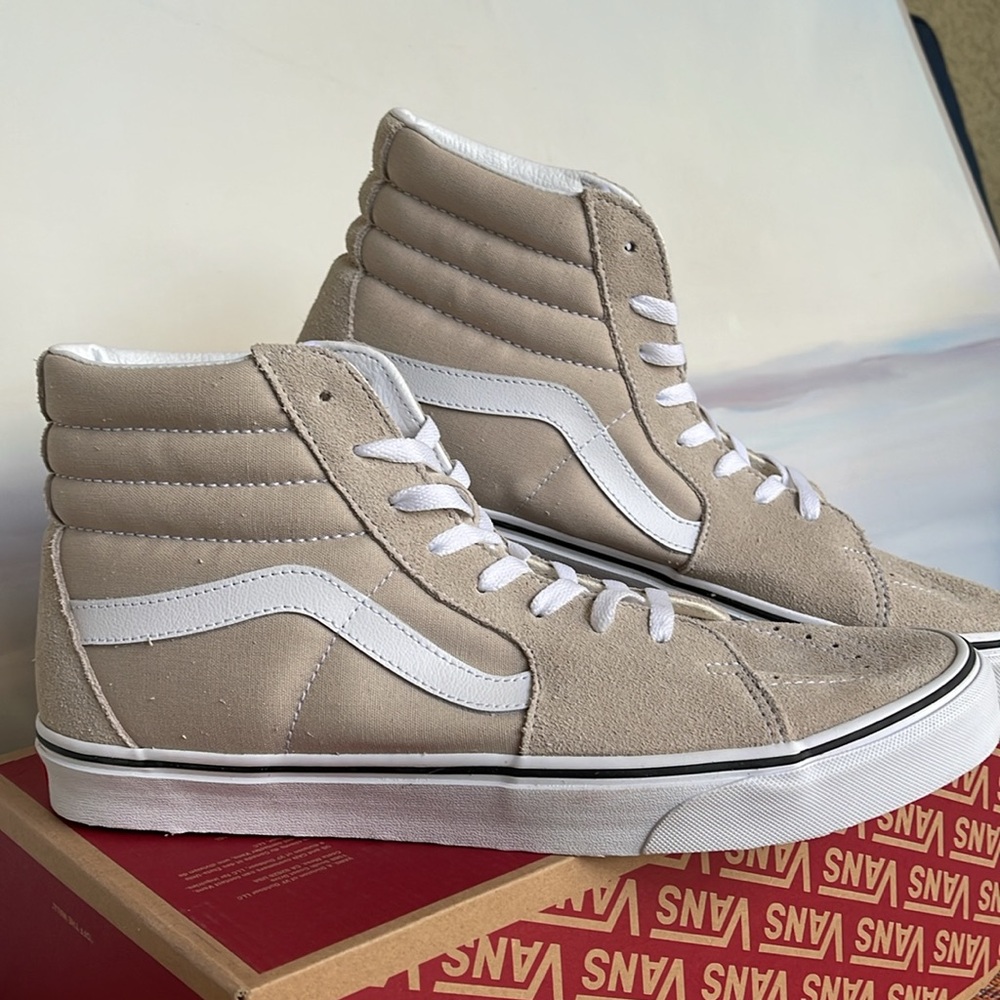 Vans Men’s Sk8-Hi
Color Theory French Oak
VN0005U9BLL
Sneakers - Picture 6 of 16